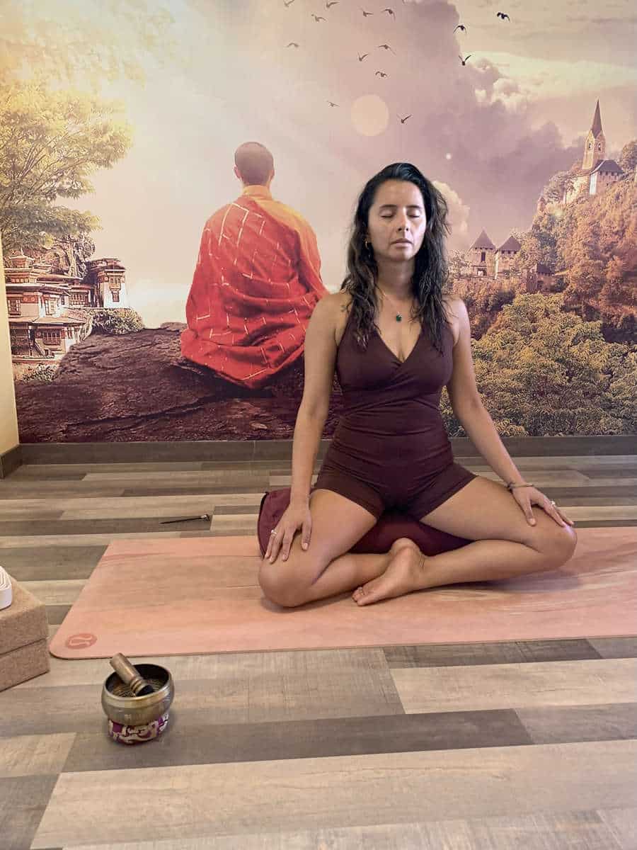 yoga-natalia-en-centro-akasha-pilar